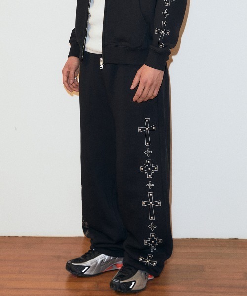 MAHAGRID（マハグリッド）の「mahagrid 『mahagrid/マハグリッド』 Cross Stud Sweatpants/クロススタッズスウェットパンツ（スウェットパンツ・レディース・グレー/ブラック・M）」の2枚目の写真