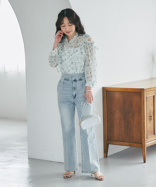 La boutique BonBon(ラブティックボンボン)の「【miki監修・新色・新サイズ登場!】バックレースアップデニムフレアパンツ(デニムパンツ・レディース・ブルー/サックスブルー・PS/38/36/34)」の15枚目の写真