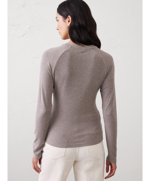 BANANA REPUBLIC FACTORY STORE(バナナリパブリック ファクトリーストア)の「BANANA REPUBLIC FACTORY STORE ブラッシュド リブ クルーネックトップ(Tシャツ/カットソー・レディース・グレー/ホワイト/ブラック・XS/S/M/L)」の4枚目の写真