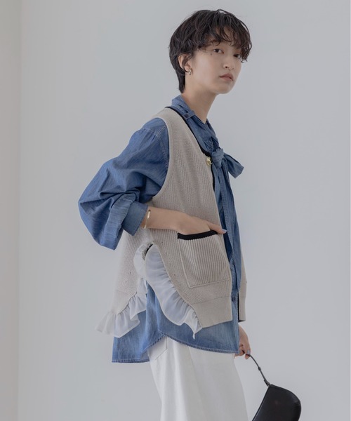 Eimee Law（エイミーロウ）の「配色ラインフリルヘムニットジレ（ベスト・レディース・ブラック/ライトベージュ/ダークグレー・FREE）」の16枚目の写真