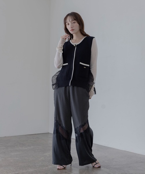 Eimee Law（エイミーロウ）の「配色ラインフリルヘムニットジレ（ベスト・レディース・ブラック/ライトベージュ/ダークグレー・FREE）」の17枚目の写真