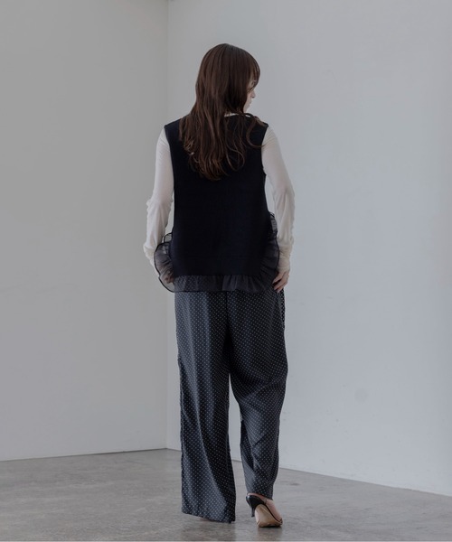 Eimee Law（エイミーロウ）の「配色ラインフリルヘムニットジレ（ベスト・レディース・ブラック/ライトベージュ/ダークグレー・FREE）」の18枚目の写真