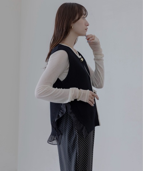 Eimee Law（エイミーロウ）の「配色ラインフリルヘムニットジレ（ベスト・レディース・ブラック/ライトベージュ/ダークグレー・FREE）」の20枚目の写真