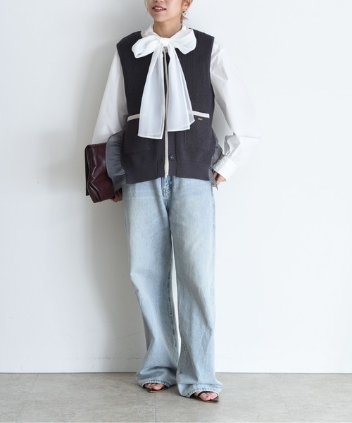 Eimee Law（エイミーロウ）の「配色ラインフリルヘムニットジレ（ベスト・レディース・ブラック/ライトベージュ/ダークグレー・FREE）」の4枚目の写真