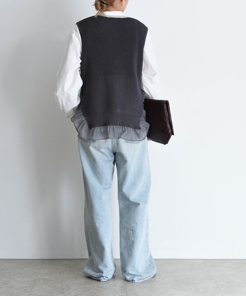 Eimee Law（エイミーロウ）の「配色ラインフリルヘムニットジレ（ベスト・レディース・ブラック/ライトベージュ/ダークグレー・FREE）」の6枚目の写真