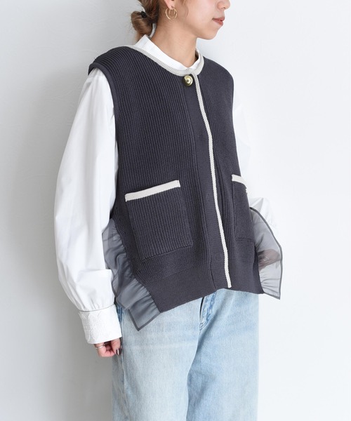 Eimee Law（エイミーロウ）の「配色ラインフリルヘムニットジレ（ベスト・レディース・ブラック/ライトベージュ/ダークグレー・FREE）」の14枚目の写真