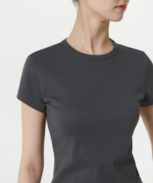 MUSINSA STANDARD WOMAN（ムシンサスタンダードウーマン）の「ウィメンズスリムクルーネックTシャツ[ダークグレー]（Tシャツ/カットソー・レディース・その他・LARGE/MEDIUM/SMALL/X-SMALL）」の6枚目の写真