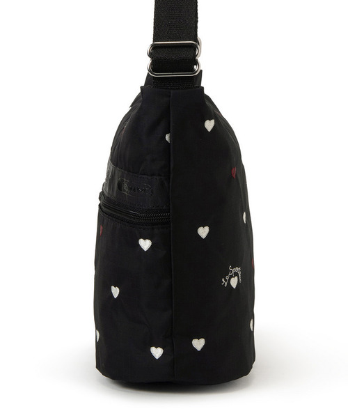 LeSportsac(レスポートサック)の「MINI BUCKET SHOULDER BAG レッド/ホワイトハートEMB(ショルダーバッグ・レディース・ブラック・FREE)」の5枚目の写真