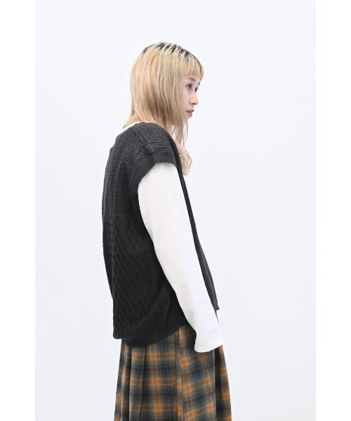 HEART MARKET(ハートマーケット)の「パッチワークニットベスト(ベスト・レディース・オレンジ/マスタード/ベージュ/スミクロ/ナチュラル・FREE)」の10枚目の写真