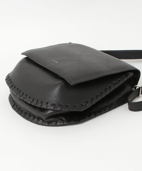 YArKA（ヤーカ）の「【YArKA/ヤーカ】real leather lace up 2way round bottom bag [lumm4] / レースアップ2ウェイラウンドバッグ（ハンドバッグ・メンズ・ブラック・FREE）」の21枚目の写真