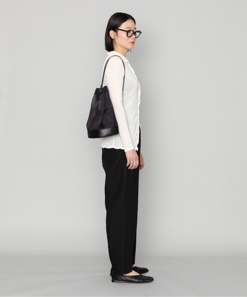 kuros'（クロス）の「【kuros'オリジナル】コーデュラメッシュ × レザー 巾着ワンショルダー（ショルダーバッグ・メンズ・ブラック・FREE）」の17枚目の写真