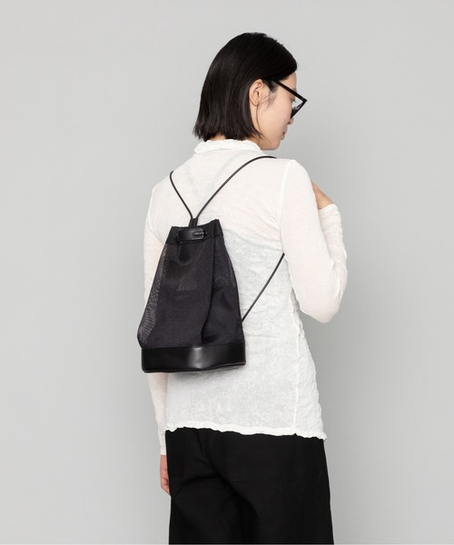 kuros'（クロス）の「【kuros'オリジナル】コーデュラメッシュ × レザー 巾着ワンショルダー（ショルダーバッグ・メンズ・ブラック・FREE）」の3枚目の写真