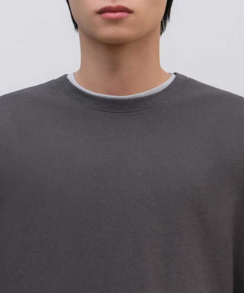 MUSINSA STANDARD（ムシンサスタンダード）の「リラックスドOEクルーネック長袖Tシャツ[ガンメタル]（Tシャツ/カットソー・メンズ・その他・SMALL/MEDIUM/LARGE/X-LARGE/2XL/3XL）」の3枚目の写真