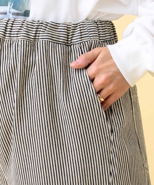 LEPSIM（レプシィム）の「【産前・産後対応】マタニティ／ヒッコリーワイドパンツ　632891（マタニティウェア/グッズ・レディース・ブルー/アイボリー・FREE）」の3枚目の写真