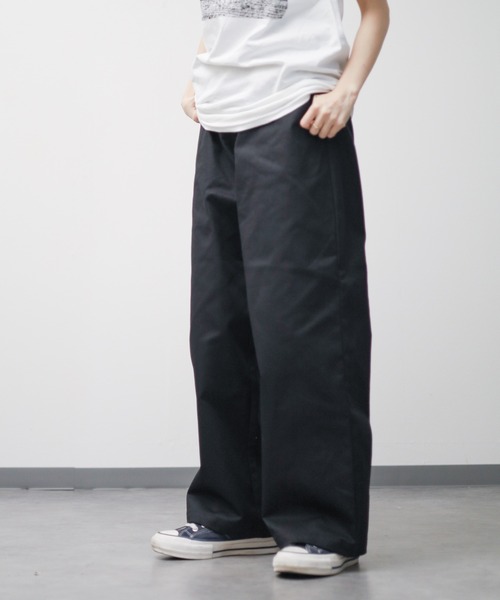 UNIVERSAL OVERALL(ユニバーサルオーバーオール)の「【UNIVERSAL OVERALL】HERITAGE T/C WIDE(チノパンツ・メンズ・ブラック・32inch/34inch/36inch/30inch)」の2枚目の写真
