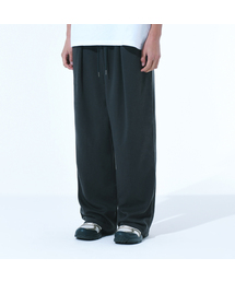 S'EST（エスイーエスティー）の「ワンタックワイドトレーニングスウェットパンツ - チャコール（スウェットパンツ）」