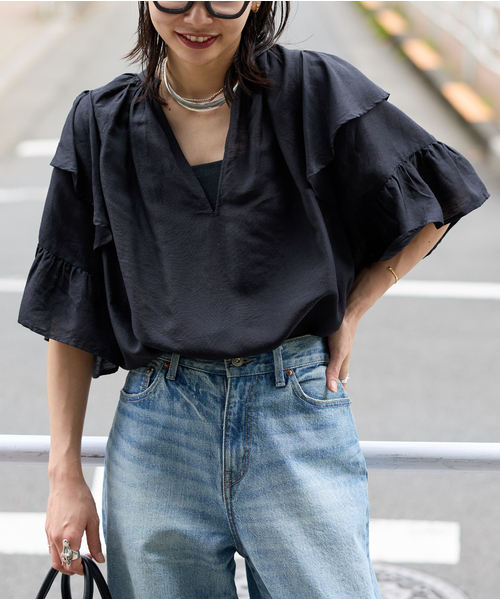 JOURNAL STANDARD(ジャーナルスタンダード)の「《追加》ソフトクロスフリルスリーブブラウス(シャツ/ブラウス・レディース・ブラック/ブラウン・FREE)」の5枚目の写真