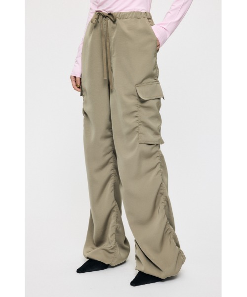 MOUSSY（マウジー）の「SATIN CARGO パンツ（その他パンツ・レディース・アイボリー/ブラック/カーキ・1/2）」の16枚目の写真
