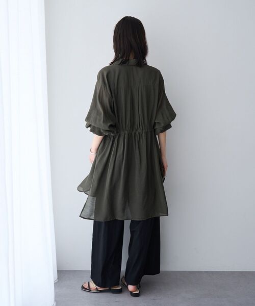 YECCA VECCA(イェッカヴェッカ)の「シアー2way袖バルーンチュニック(シャツ/ブラウス・レディース・ブルー/チャコールグレー/ライトベージュ/イエロー/ダークベージュ/ブルーグリーン・FREE)」の10枚目の写真