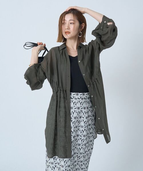 YECCA VECCA(イェッカヴェッカ)の「シアー2way袖バルーンチュニック(シャツ/ブラウス・レディース・ブルー/チャコールグレー/ライトベージュ/イエロー/ダークベージュ・FREE)」の22枚目の写真