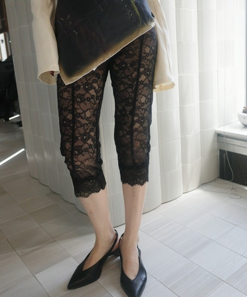 Ameri(アメリ)の「LACE BIKER PANTS(その他パンツ・レディース・ブラック/ホワイト・MEDIUM/SMALL)」の2枚目の写真