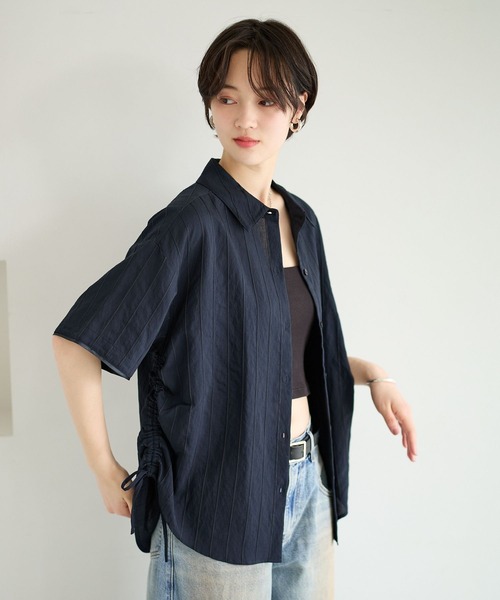 BAYFLOW（ベイフロー）の「[サイドリボン付き]ドビーストライプシャーリングシャツ（シャツ/ブラウス・レディース・オフホワイト/ネイビー/ベージュ/ライトブルー・FREE）」の8枚目の写真