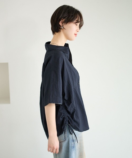 BAYFLOW（ベイフロー）の「[サイドリボン付き]ドビーストライプシャーリングシャツ（シャツ/ブラウス・レディース・オフホワイト/ネイビー/ベージュ/ライトブルー・FREE）」の9枚目の写真