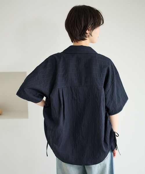BAYFLOW（ベイフロー）の「[サイドリボン付き]ドビーストライプシャーリングシャツ（シャツ/ブラウス・レディース・オフホワイト/ネイビー/ベージュ/ライトブルー・FREE）」の10枚目の写真