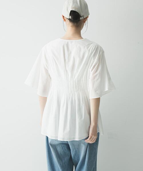URBAN RESEARCH(アーバンリサーチ)の「コットンボイルタックデザインブラウス(シャツ/ブラウス・レディース・ブラック/ブラウン/オフホワイト・FREE)」の7枚目の写真