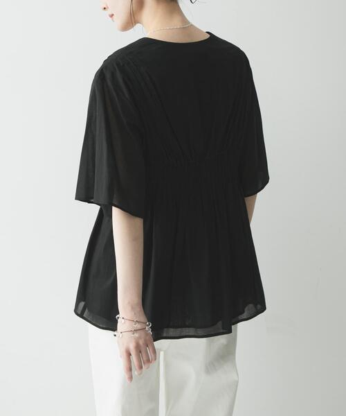 URBAN RESEARCH(アーバンリサーチ)の「コットンボイルタックデザインブラウス(シャツ/ブラウス・レディース・ブラック/ブラウン/オフホワイト・FREE)」の15枚目の写真