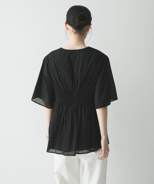 URBAN RESEARCH(アーバンリサーチ)の「コットンボイルタックデザインブラウス(シャツ/ブラウス・レディース・ブラック/ブラウン/オフホワイト・FREE)」の16枚目の写真