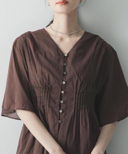 URBAN RESEARCH(アーバンリサーチ)の「コットンボイルタックデザインブラウス(シャツ/ブラウス・レディース・ブラック/ブラウン/オフホワイト・FREE)」の20枚目の写真
