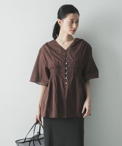 URBAN RESEARCH(アーバンリサーチ)の「コットンボイルタックデザインブラウス(シャツ/ブラウス・レディース・ブラック/ブラウン/オフホワイト・FREE)」の22枚目の写真