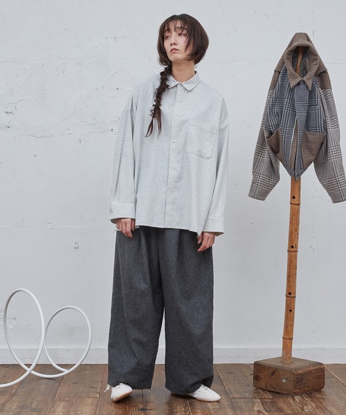 Dulcamara（ドゥルカマラ）の「コットンビエラワイドBOXシャツ（シャツ/ブラウス・メンズ・ライトグレー/ブラック・1/0）」の8枚目の写真