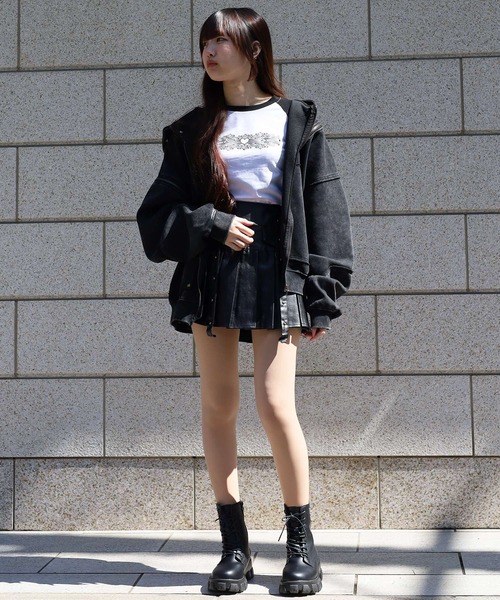 ATMARK(アットマーク)の「《フリーサイズ / UNISEX 》スプレー汚し カットオフ スタッズパーカー(パーカー・メンズ・ブラック/グレイッシュベージュ・ONE SIZE)」の6枚目の写真