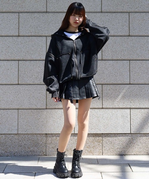 ATMARK(アットマーク)の「《フリーサイズ / UNISEX 》スプレー汚し カットオフ スタッズパーカー(パーカー・メンズ・ブラック/グレイッシュベージュ・ONE SIZE)」の7枚目の写真