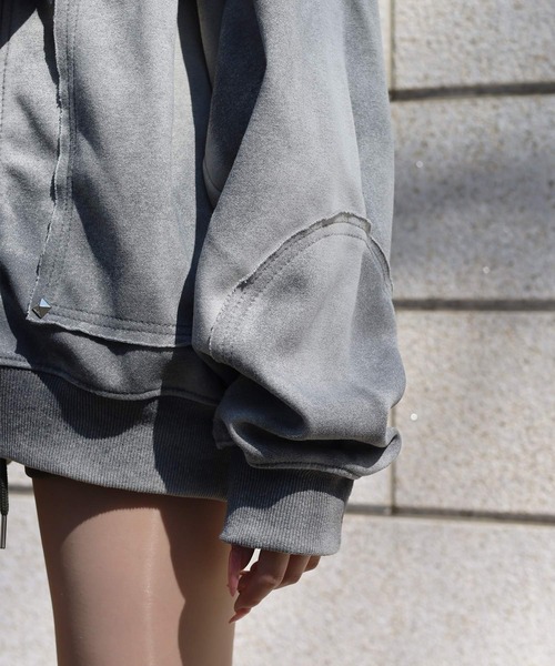 ATMARK(アットマーク)の「《フリーサイズ / UNISEX 》スプレー汚し カットオフ スタッズパーカー(パーカー・メンズ・ブラック/グレイッシュベージュ・ONE SIZE)」の13枚目の写真