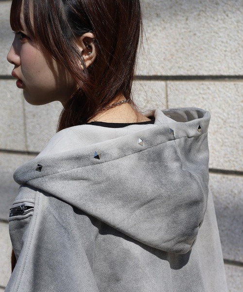 ATMARK(アットマーク)の「《フリーサイズ / UNISEX 》スプレー汚し カットオフ スタッズパーカー(パーカー・メンズ・ブラック/グレイッシュベージュ・ONE SIZE)」の14枚目の写真