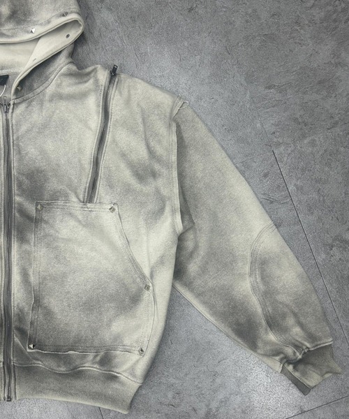 ATMARK(アットマーク)の「《フリーサイズ / UNISEX 》スプレー汚し カットオフ スタッズパーカー(パーカー・メンズ・ブラック/グレイッシュベージュ・ONE SIZE)」の9枚目の写真