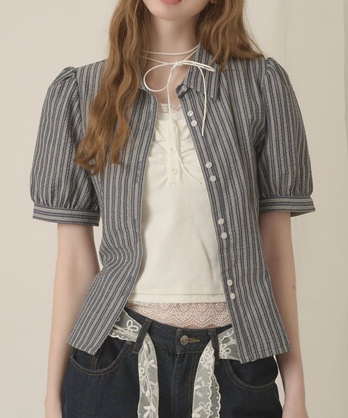 hazyl(ヘイジル)の「W button puff sleeves shirt / ダブルボタンパフスリーブシャツ(シャツ/ブラウス・レディース・ホワイト/ネイビー・フリー)」の2枚目の写真