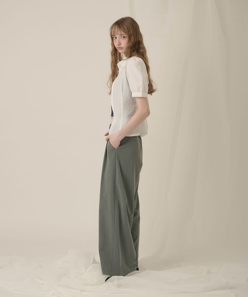 hazyl(ヘイジル)の「W button puff sleeves shirt / ダブルボタンパフスリーブシャツ(シャツ/ブラウス・レディース・ホワイト/ネイビー・フリー)」の14枚目の写真
