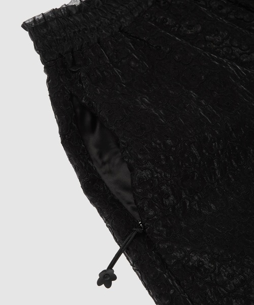 CECILIE BAHNSEN(セシリー バンセン)の「ELASTIC WAIST SHORTS WITH EMBROIDERED HEM(その他パンツ・レディース・ブラック・6/8)」の6枚目の写真