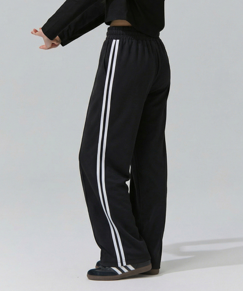 BLACK MONSTER FIT(ブラックモンスターフィット)の「イソンワイドトレーニングパンツ (ブラック) / BM260226(スウェットパンツ・レディース・その他・MEDIUM/LARGE/SMALL)」の1枚目の写真