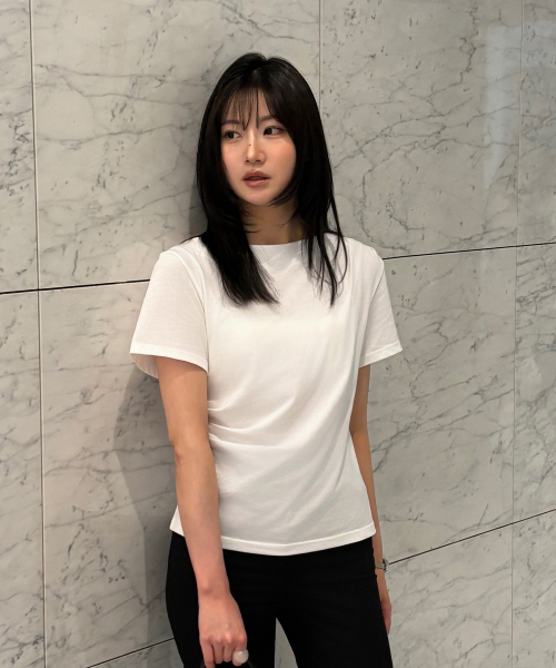 OURHOPE(アワーホープ)の「シルキーウエストタックドレープTシャツ - ホワイト(Tシャツ/カットソー・レディース・ホワイト・ONE)」の1枚目の写真