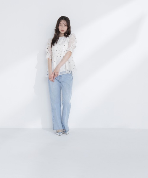 NATURAL BEAUTY BASIC(ナチュラルビューティーベーシック)の「【追加生産】シアーペプラムブラウス半袖(シャツ/ブラウス・レディース・オフホワイト/ダークブラウン/ブルー・MEDIUM/SMALL)」の9枚目の写真