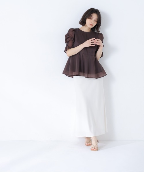 NATURAL BEAUTY BASIC(ナチュラルビューティーベーシック)の「【追加生産】シアーペプラムブラウス半袖(シャツ/ブラウス・レディース・オフホワイト/ダークブラウン/ブルー・MEDIUM/SMALL)」の16枚目の写真