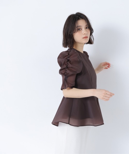 NATURAL BEAUTY BASIC(ナチュラルビューティーベーシック)の「【追加生産】シアーペプラムブラウス半袖(シャツ/ブラウス・レディース・オフホワイト/ダークブラウン/ブルー・MEDIUM/SMALL)」の17枚目の写真