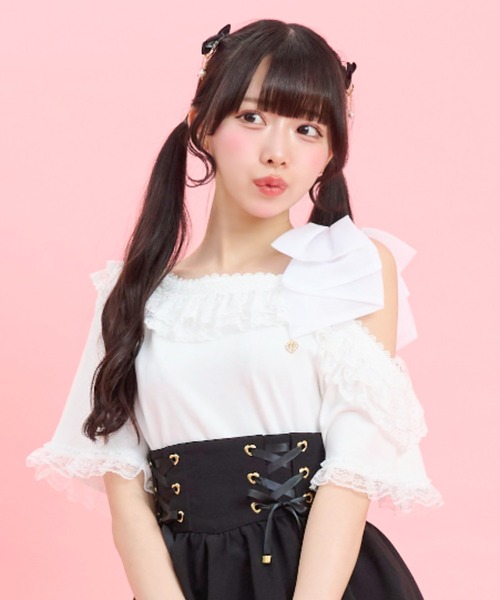 Secret Honey(シークレットハニー)の「オフショルTシャツ(Tシャツ/カットソー・レディース・オフホワイト/ブラック/ラベンダー・FREE)」の1枚目の写真