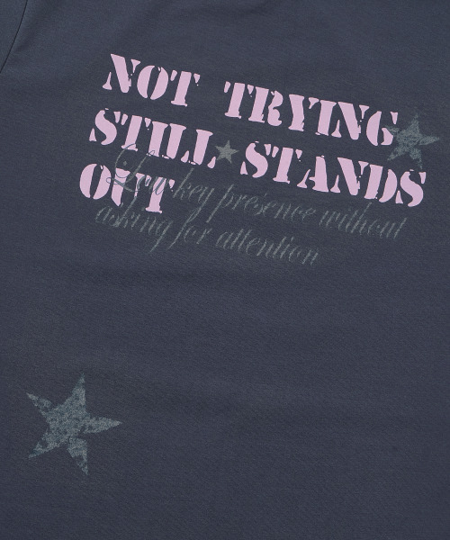 GILAARCHIVE(ギラアーカイブ)の「SLOGAN BOAT NECK T-SHIRTS_NAVY(Tシャツ/カットソー・レディース・その他・FREE)」の7枚目の写真
