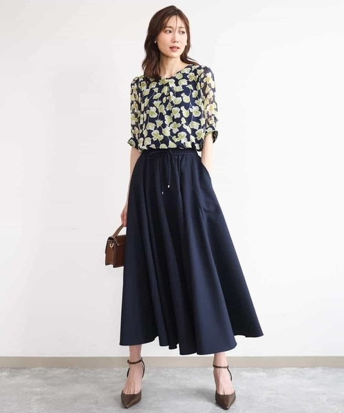 MK MICHEL KLEIN（エムケーミッシェルクラン）の「[撥水/UVカット/洗える]ボリュームフレアスカート（スカート・レディース・ネイビー/ブルー・38）」の22枚目の写真